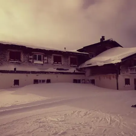 بيت ريفي Refuge Du Chaudron